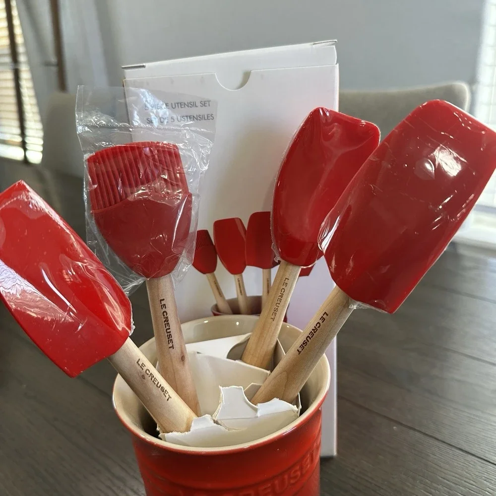 Le Creuset 5pc Silicone Utensil Set with Crock Cerise Red Kitchen Tools NEW‎